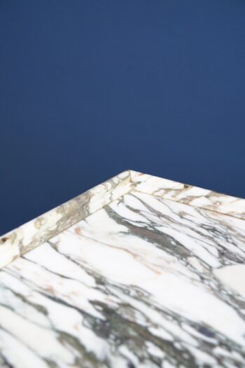 Bold Table - Imagen 4