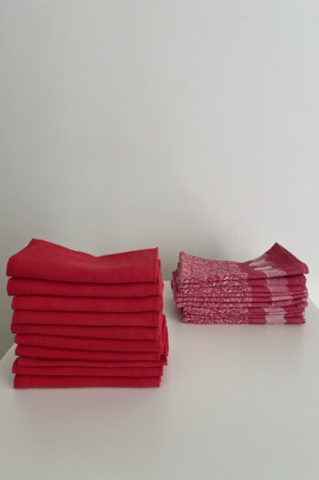 Servilleta de damasco teñida a mano en rojo
