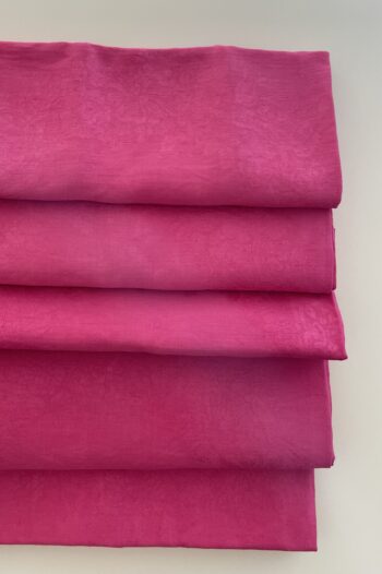 Servilleta de damasco teñida a mano en fucsia