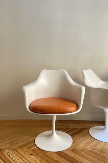 Tulip armchair by Eero Saarinen