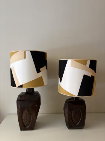 Pareja de Lámparas Brutalistas de Madera. Pantallas del artista Álvaro Picardo