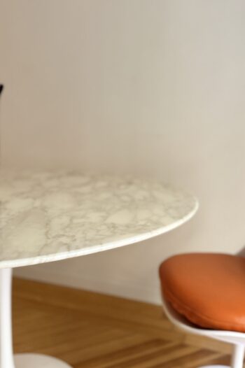 Mesa "Tulip" de Eero Saarinen con Mármol Calacatta - Imagen 6