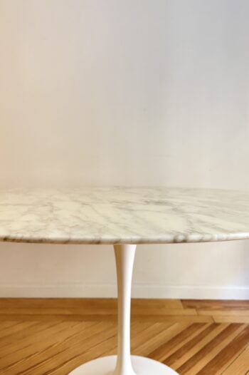 Mesa "Tulip" de Eero Saarinen con Mármol Calacatta - Imagen 4