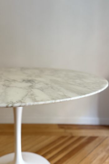 Mesa "Tulip" de Eero Saarinen con Mármol Calacatta - Imagen 3